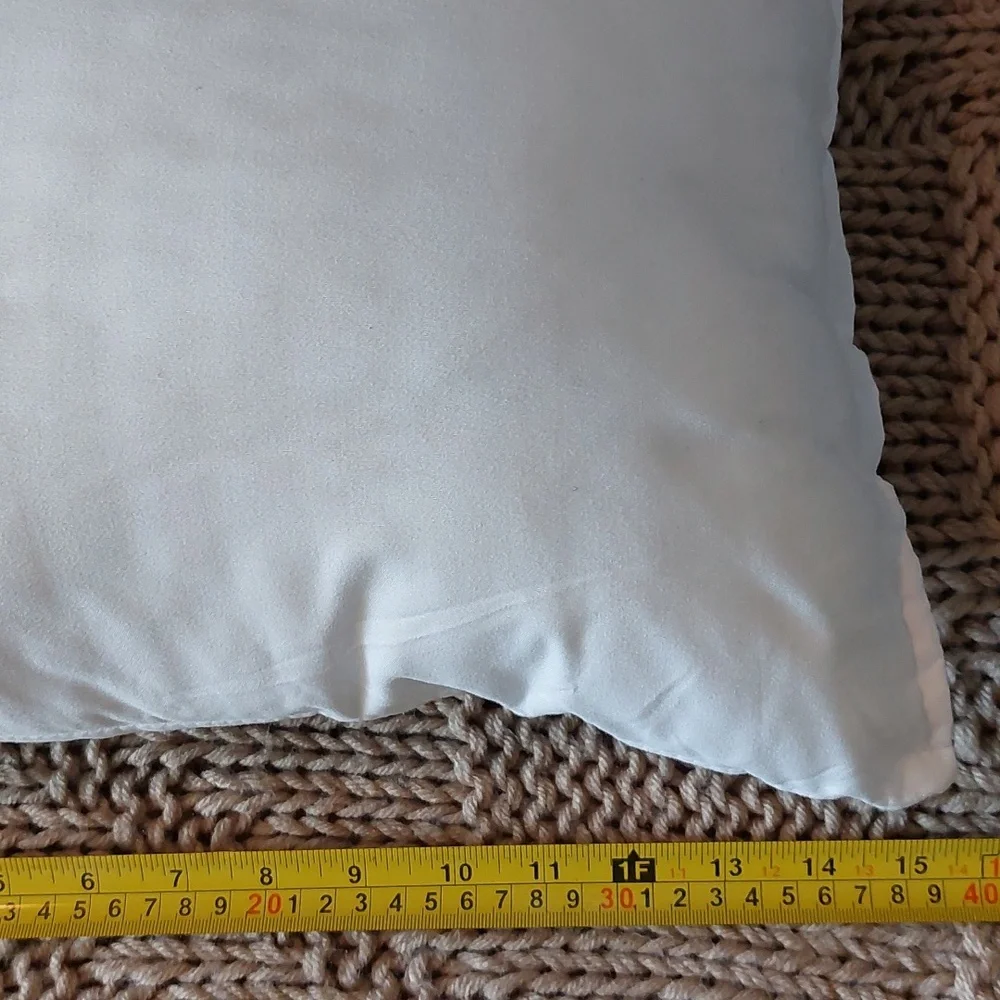 Set of 2 White Throw Pillows EUC